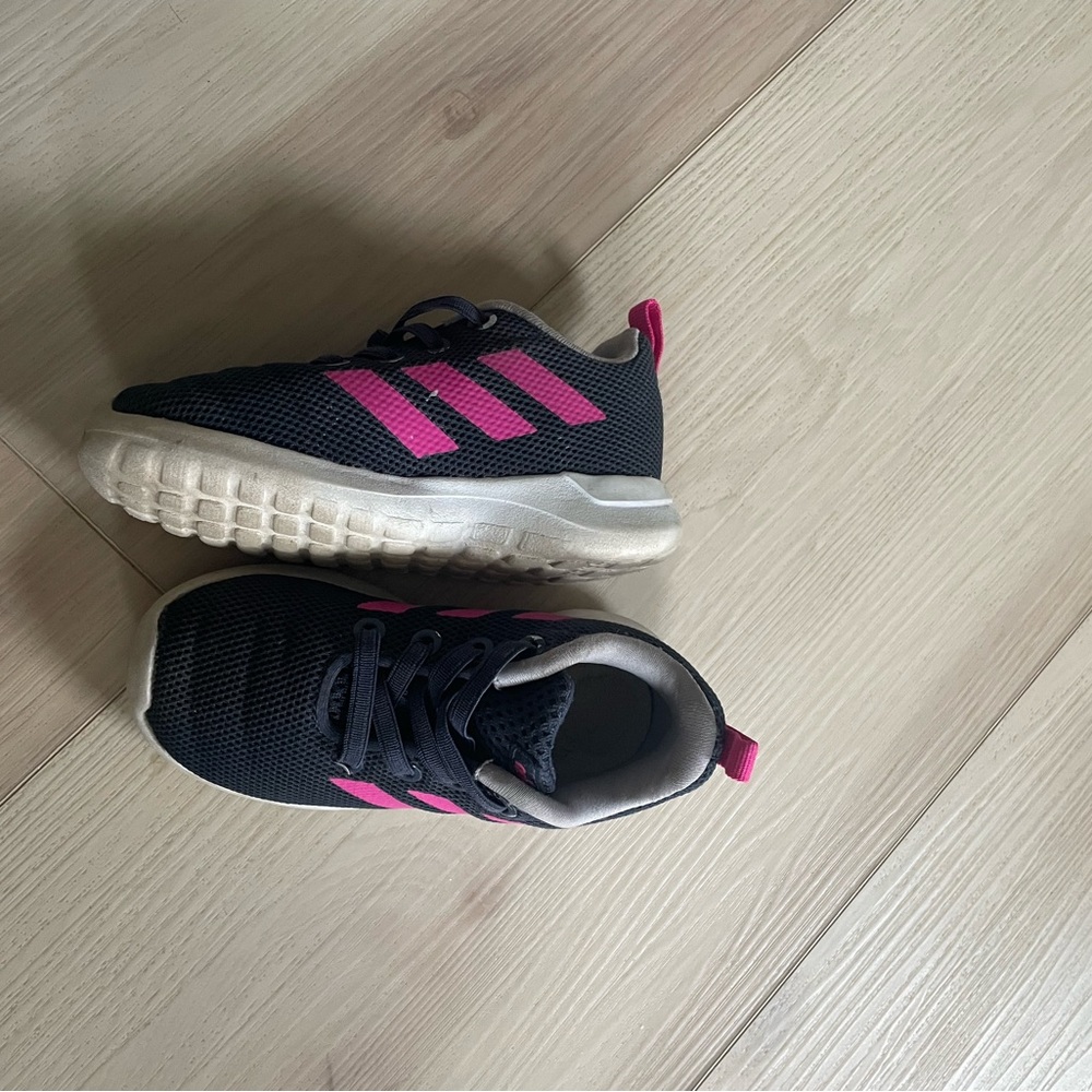Toddler adidas shoes size 7
